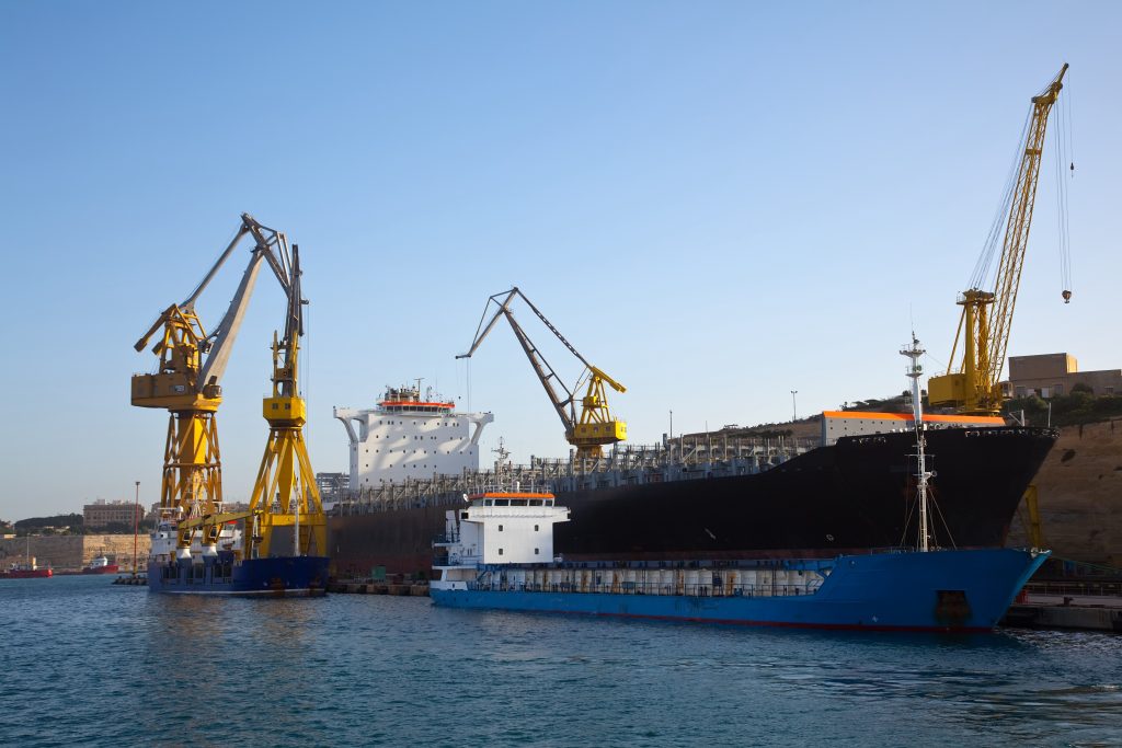 Boot im Hafen verwaltet von Nicolas Saverys