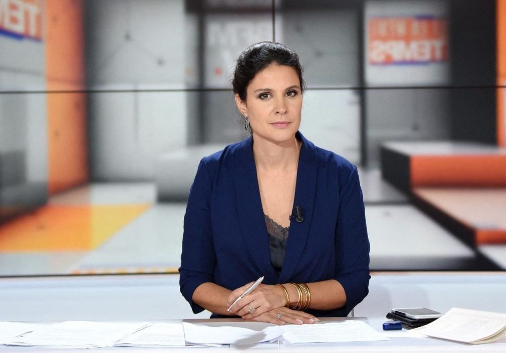 Foto von Apolline de Malherbe in einer Sendung bei BFM