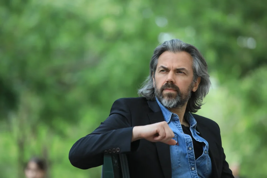 Aymeric Caron - Titelbild des Artikels Aymeric Caron Fortune