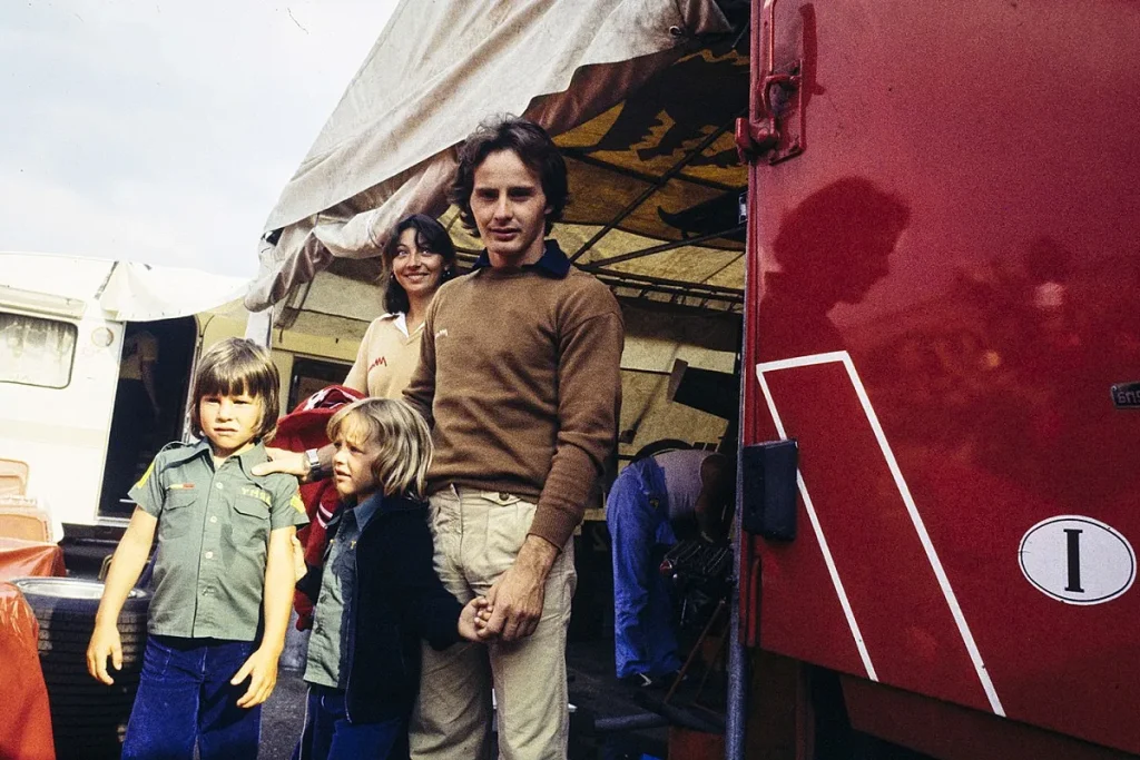 Jacques Villeneuve avec sa famille dans son enfance - Photo d'illustration de l'article Fortune Jacques Villeneuve