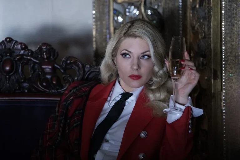 Katheryn Winnick - Photo de couverture de l'article Fortune Katheryn Winnick