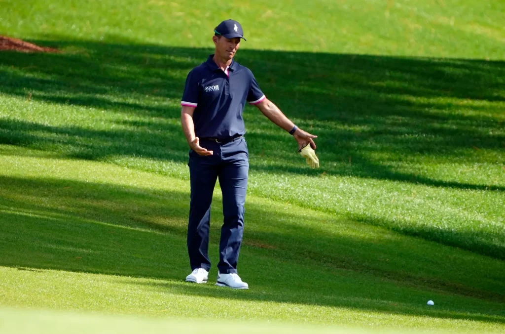 Mike Weir on the course - Illustration photo from Fortune Mike Weir article