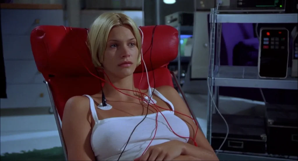 Natasha Henstridge in Spiecies II - Article photo Fortune Natasha Henstridge
