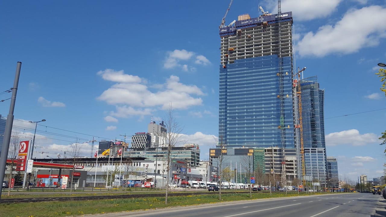 Le Warsaw Unit en construction, un témoignage du dynamisme immobilier de Paul Gheysens.