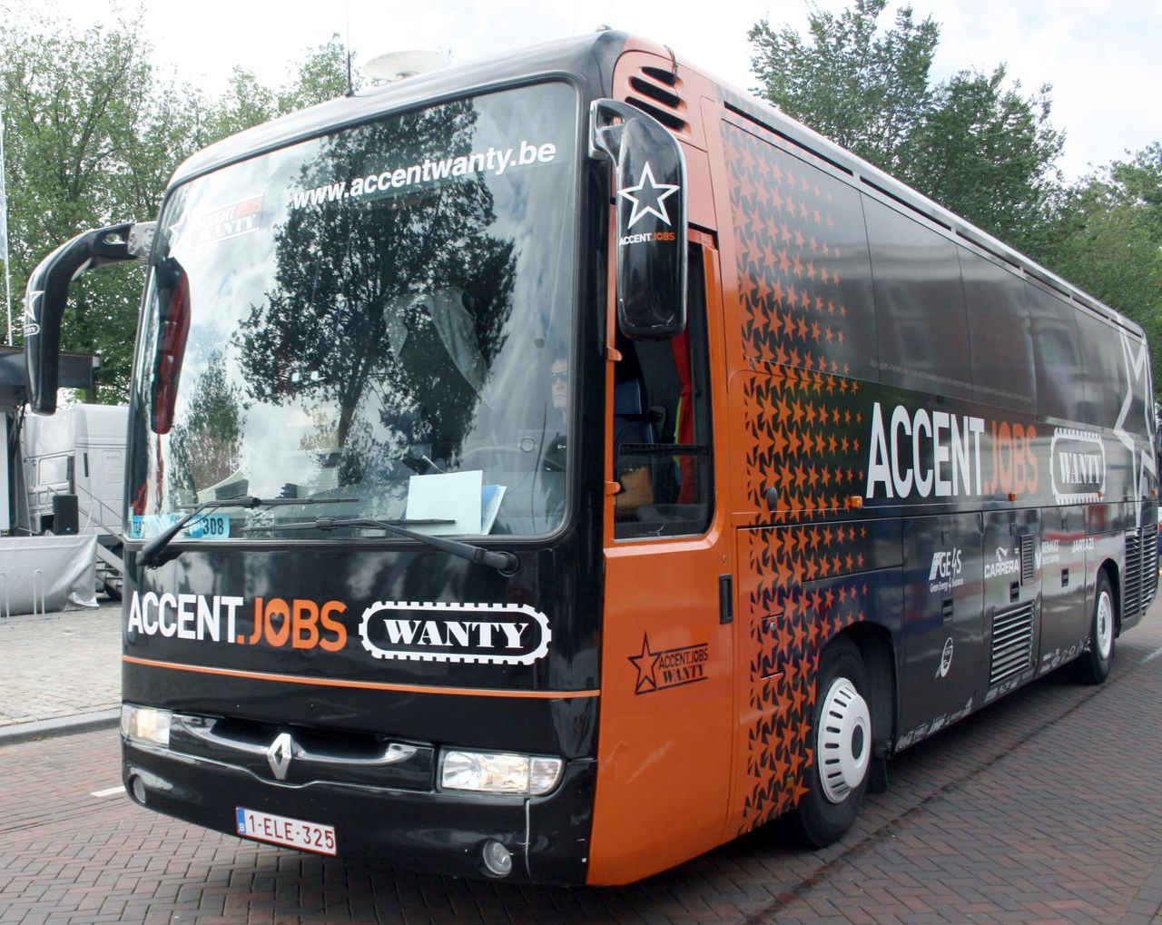 Philip Cracco recruitment bus