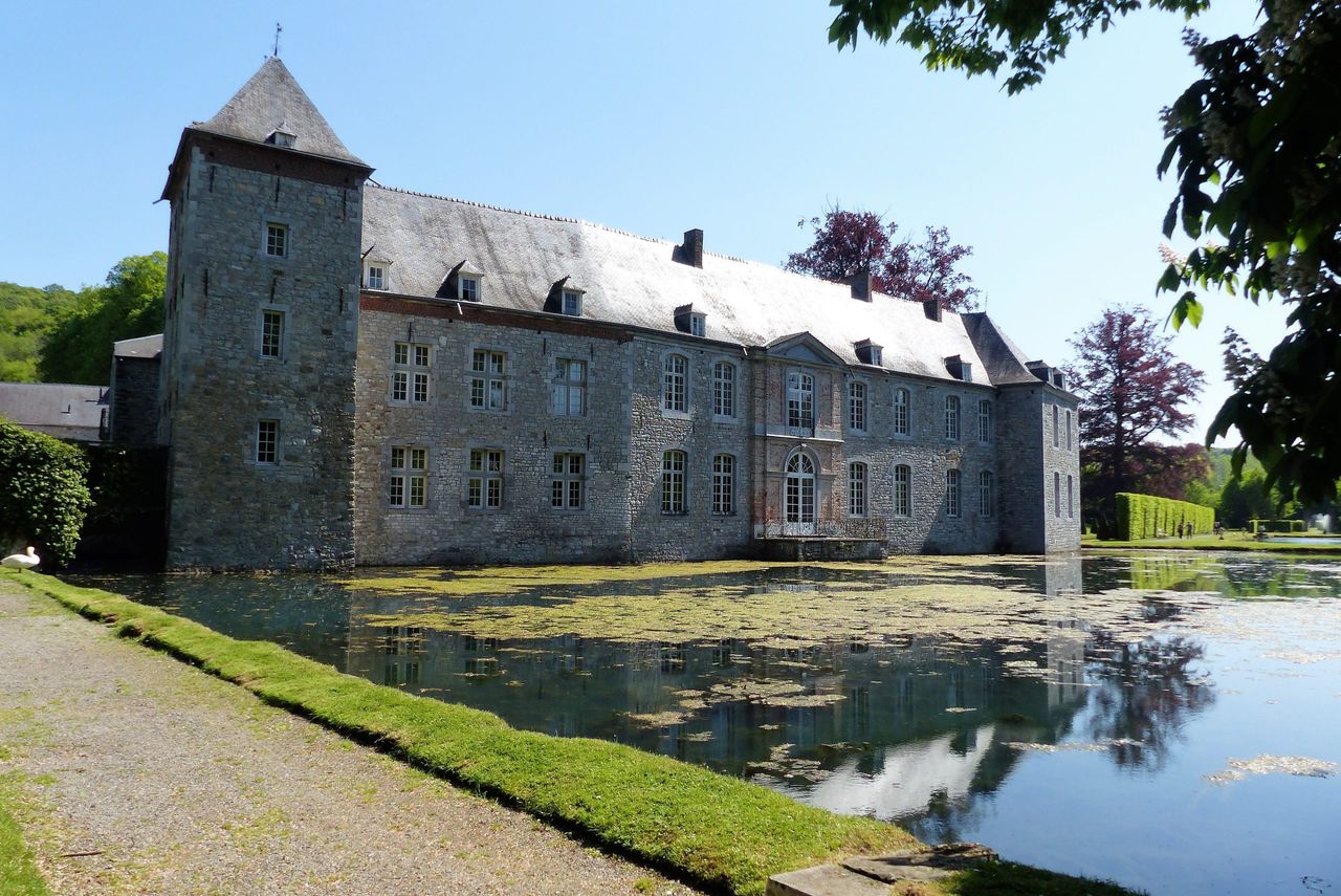 domaine et avec chateau du Jardin d'eau d'annevoie bought by Ernest Loumaye 