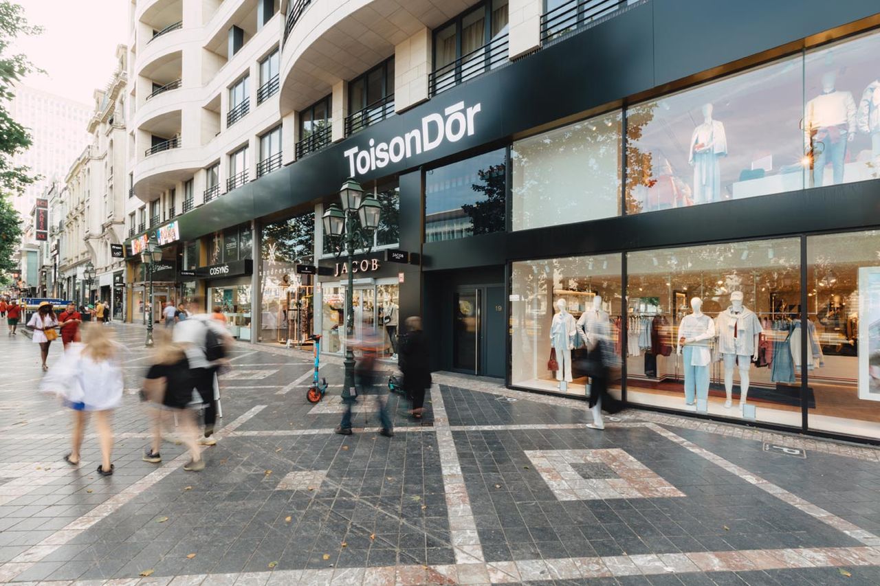 Toison d'or gallery building bought by the Gillion family and resold 