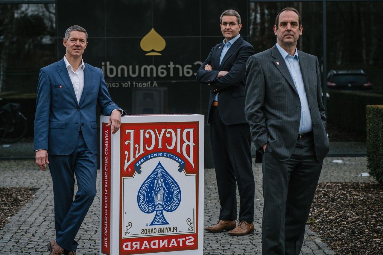 photo of the De Somer family in front of their head office