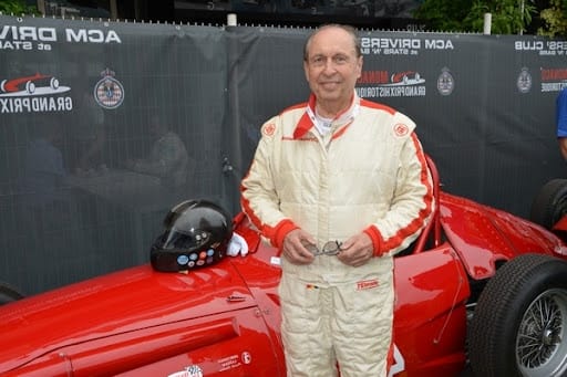 Christian Dumolin devant une voiture actionnaire de forum interim créé par Kristof Sanders