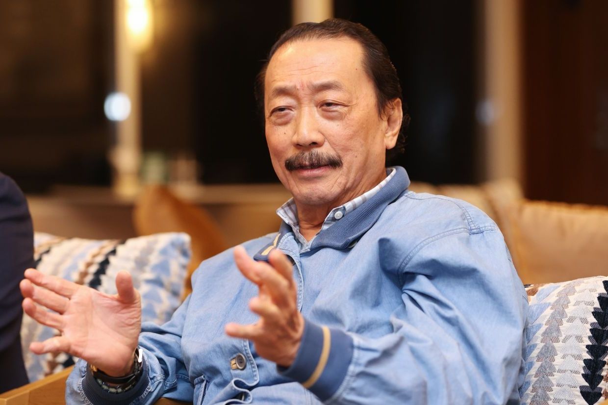 Vincent Tan buys Vincent De Gryse's club