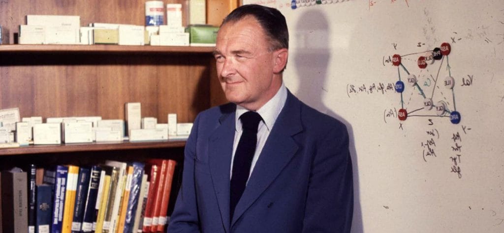 Photo de Dr. Paul Janssen devant un tableau