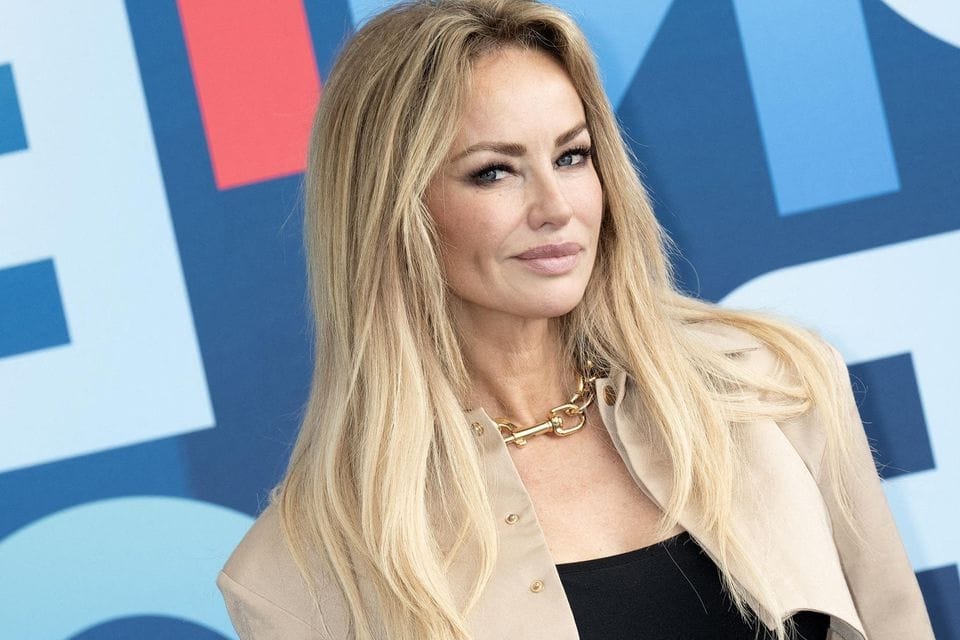 Foto von Adriana Karembeu ein sehr reiches Model mit einem großen Vermögen