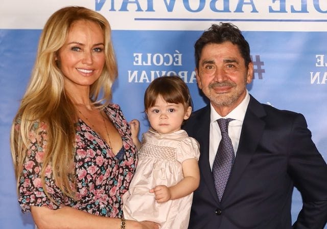 Aram und Mutter Adriana Karembeu, die eine Tochter haben 