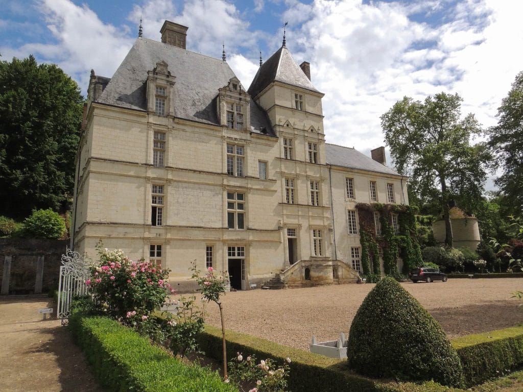 Enormes Schloss Poncé, Eigentum von Apolline de Malherbe und ihren Eltern, mehrere Millionen Euro wert