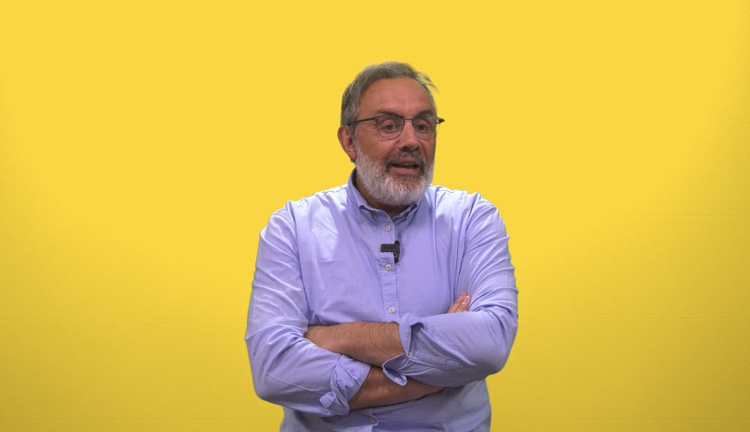 photo of Jean-Pierre Nadir explaining his fortune