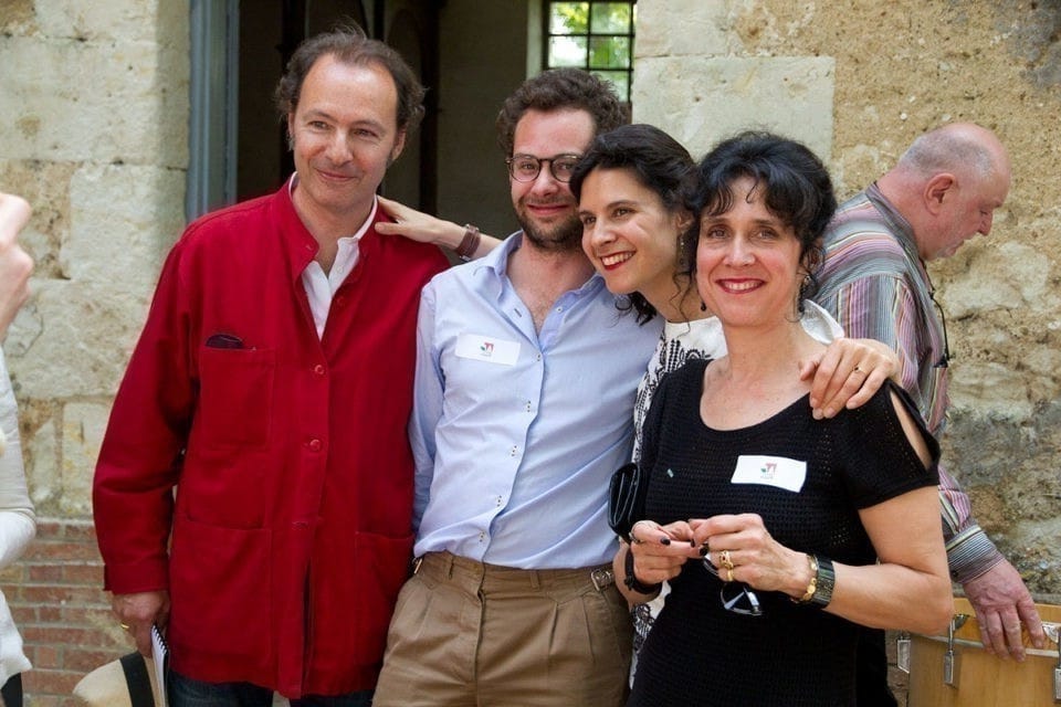 Foto von Apolline de Malherbe mit ihren Eltern und ihrem Bruder, die Eigentümer eines großen Schlosses und mehrerer Millionen Euro sind