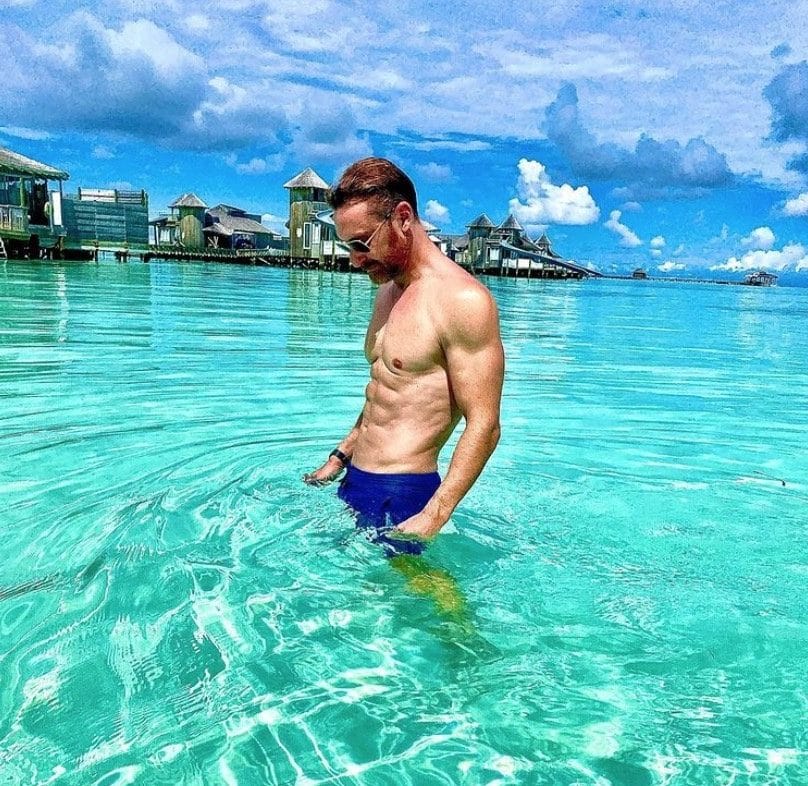 David Guetta nackt im Urlaub am Strand