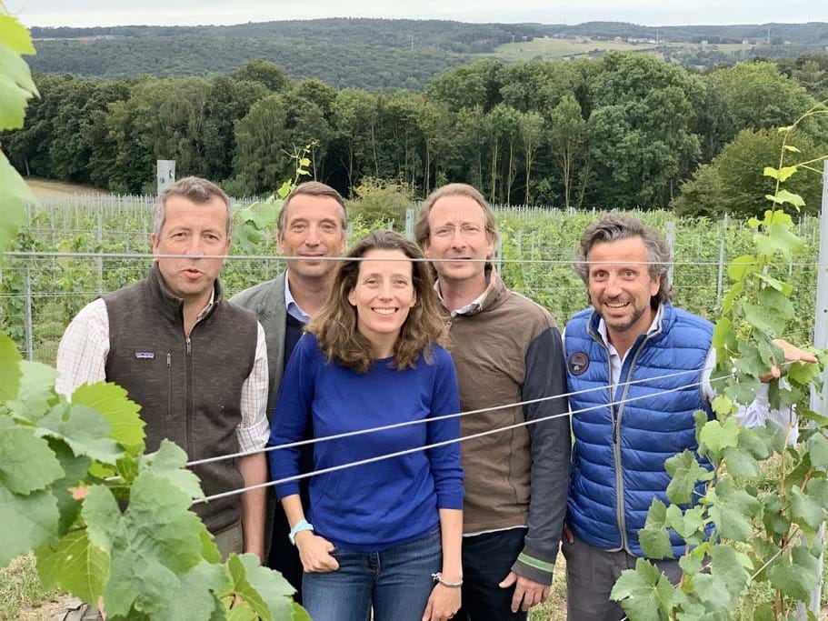 photo of the de Mevius family and their vineyard and keur billion euros
