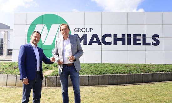 Photo of the Machieks family in front of the factory created by Jef Machiels