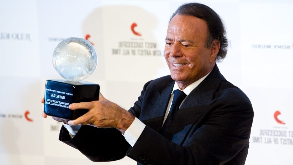 Julio Iglesias gewinnt einen Grammy Award