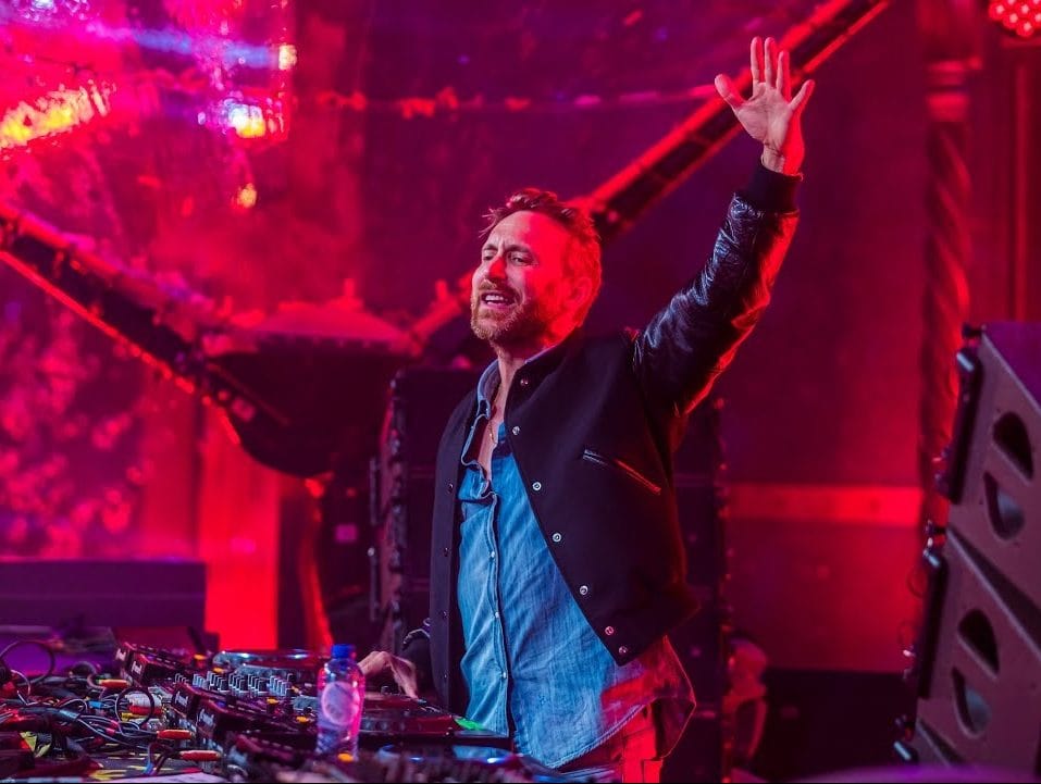 David Guetta bei einem Festival und mehrere Millionen Euro bei Tomorrowland