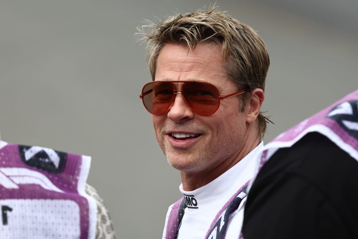 Brad Pitt fährt mit seinem Vermögen in der Formel 1 