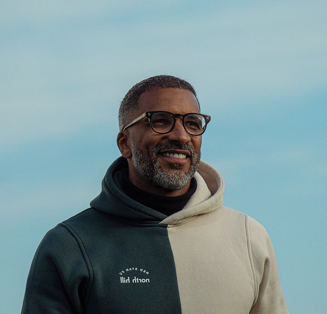 Foto von Habib Beye und seinem Vermögen