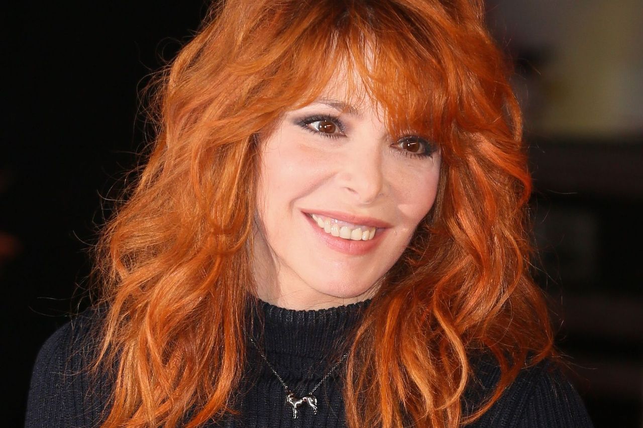 close-up photo of Mylène Farmer's canes