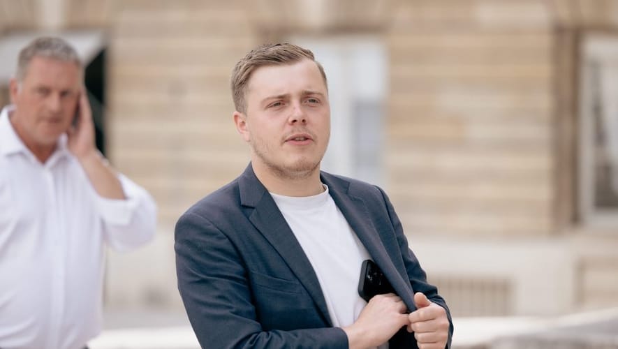 Louis Boyard Millionär?