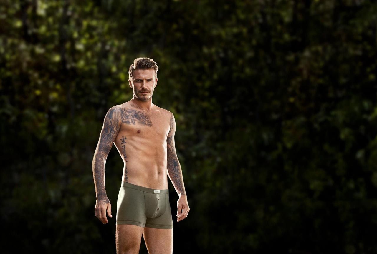 David Beckham mit nacktem Oberkörper für die Werbung 