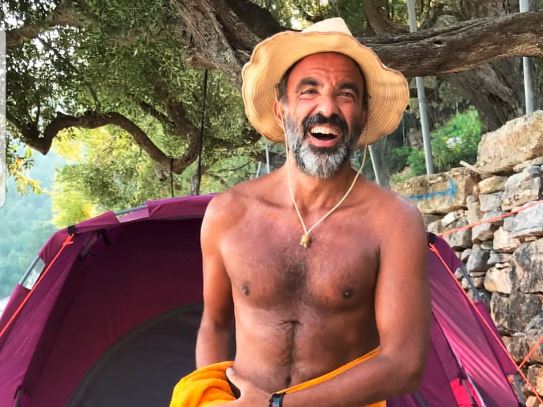 nude photo of Nikos Aliagas