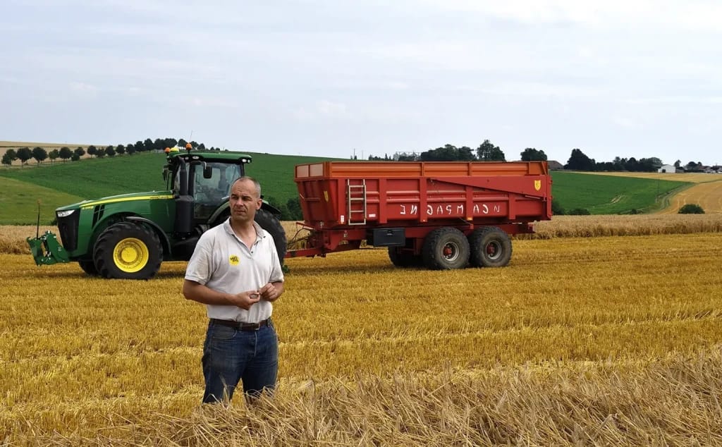 Arnaud Rousseau in a field - Illustration photo of Arnaud Rousseau Fortune article