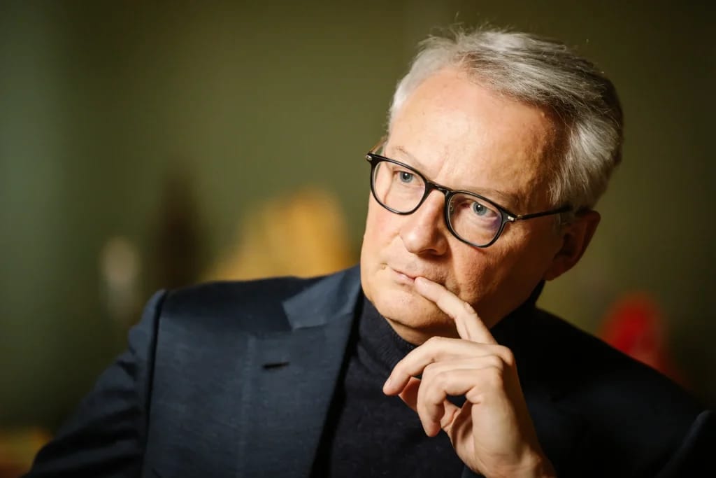 Bruno Le Maire in his office - Illustration of the article Bruno Le Maire Fortune