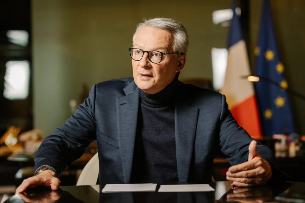 Bruno Le Maire in his office - Illustration of the article Bruno Le Maire Fortune