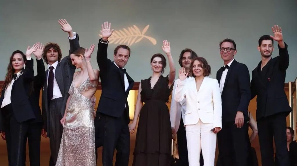 Dimitri Rassam avec l'équipe de Comte de Monte-Cristo - Illustration dans l'article Dimitri Rassam fortune