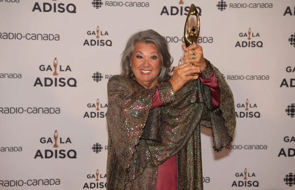 Ginette Reno with her award at the Gala ADISQ - RADIO-CANADA - Illustration of the article Fortune Ginette Reno