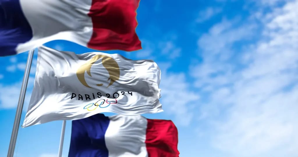 The French Flag and the flag of the Paris 2024 Olympic Games - illustrative image of the article Tony Estanguet Salary