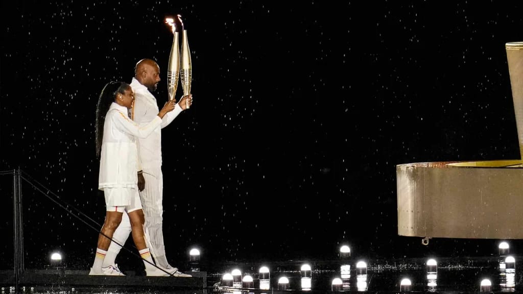 Marie-José Pérec trägt 2024 mit Teddy Riner die olympische Flamme - Illustratives Bild aus dem Artikel Fortune Marie-José Pérec