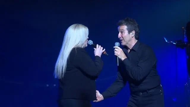 Nathalie Simard on stage with her brother René - illustration of article Nathalie Simard fortune