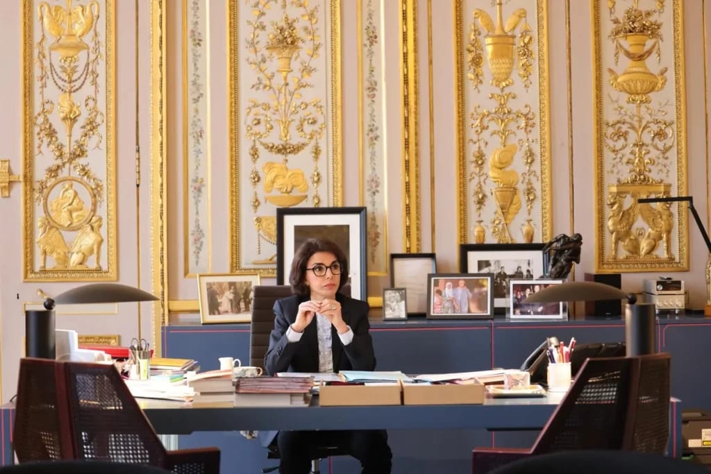 Rachida Dati in ihrem Büro im Kulturministerium - Illustration des Artikels Rachida Dati Vermögen