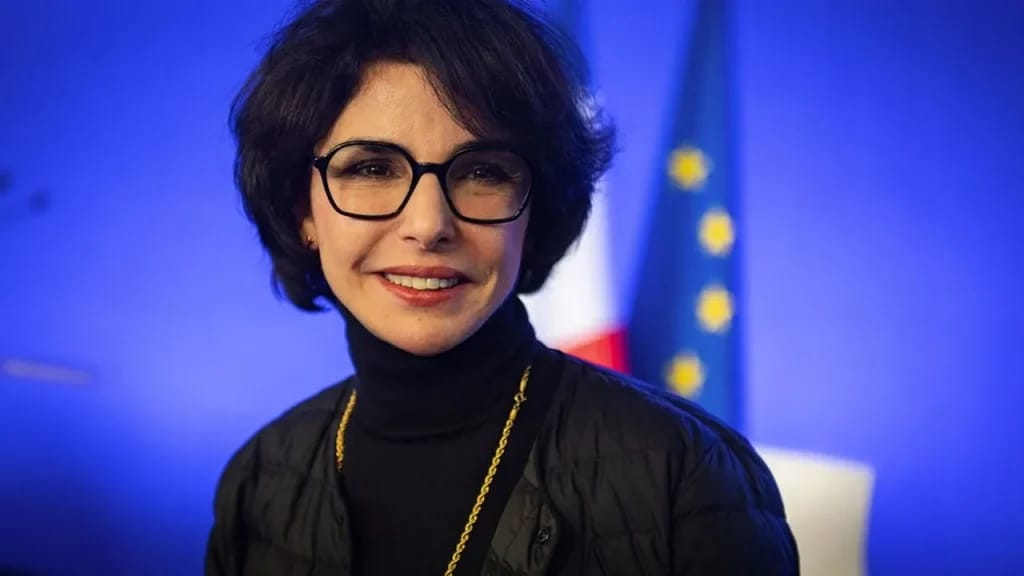 Rachida Dati vor der europäischen und der französischen Flagge - Illustration des Artikels Rachida Dati Vermögen