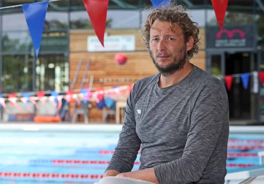 Amaury Leveaux - Illustrationsfoto des Artikels über die reichsten Schwimmer Frankreichs