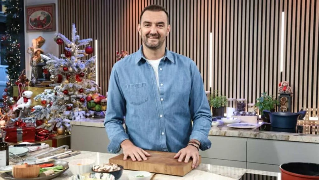 Cyril Lignac in Tous en cuisine on M6 - Illustration of the article Cyril Lignac Fortune