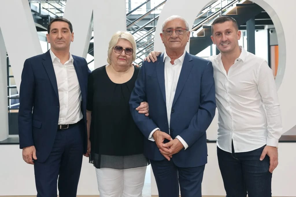 Evelyne Gomez, son mari et ses enfants - Photo d'illustration de l'article Femmes les plus Riches de France