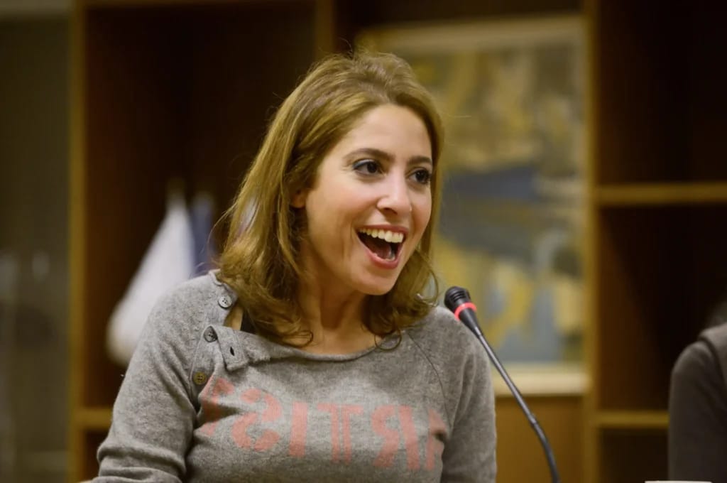 Léa Salamé - Illustrationsbild des Artikels über die reichsten Journalisten Frankreichs