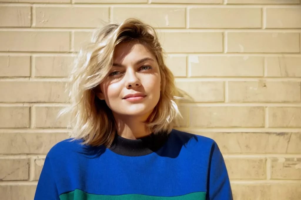 Louane - Illustratives Foto des Artikels Fortune Louane