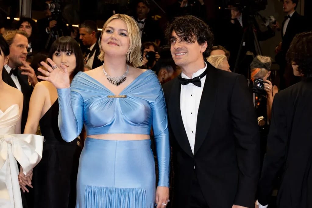 Louane - Illustratives Foto des Artikels Fortune Louane