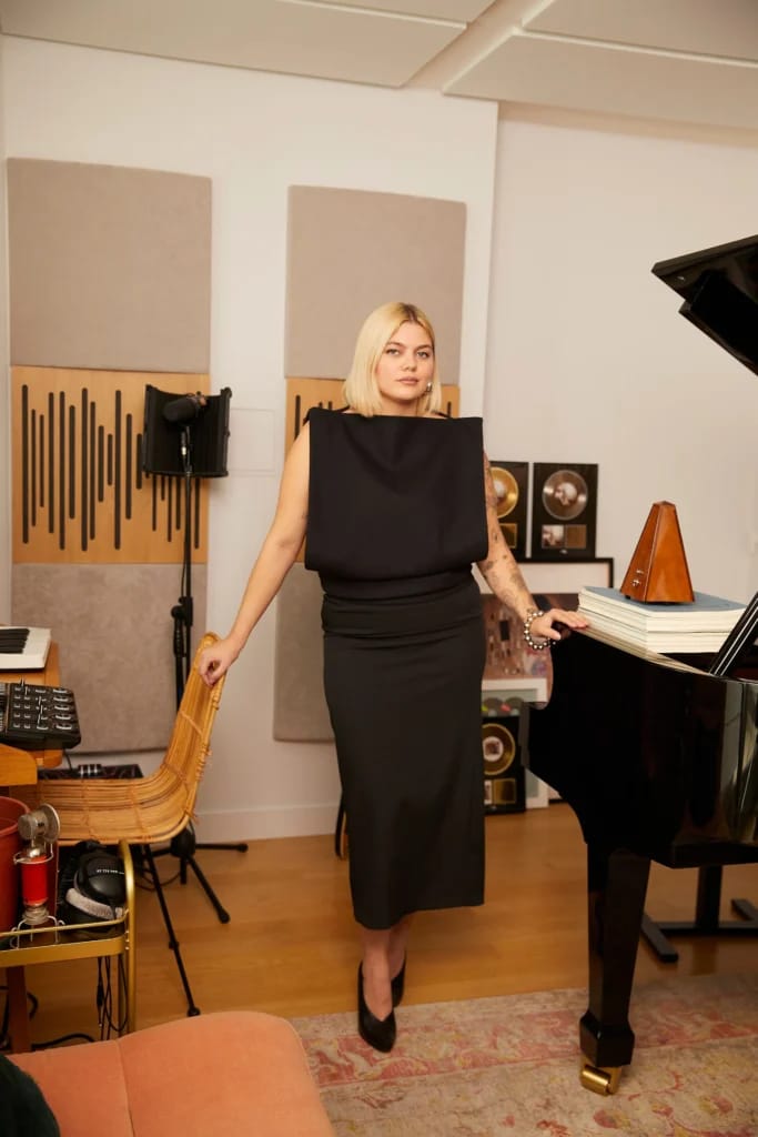 Louane - Illustratives Foto des Artikels Fortune Louane