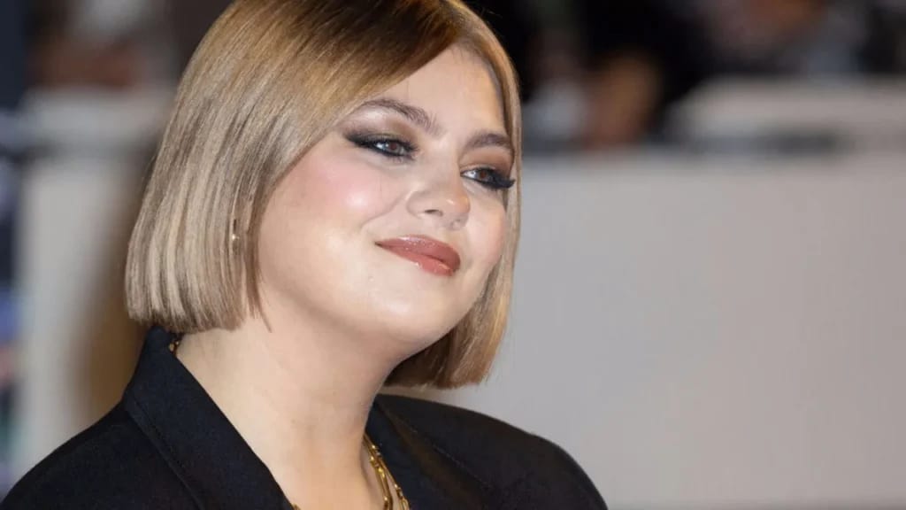 Louane - Illustratives Foto des Artikels Fortune Louane