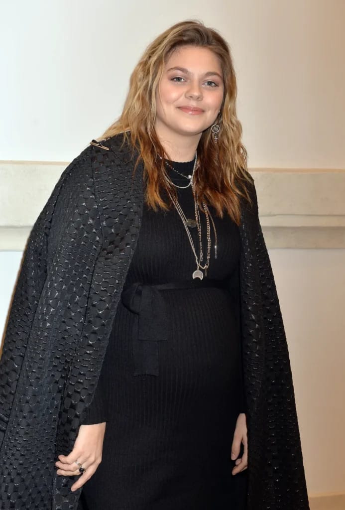 Louane, schwanger mit ihrer Tochter - Illustratives Foto des Artikels Fortune Louane